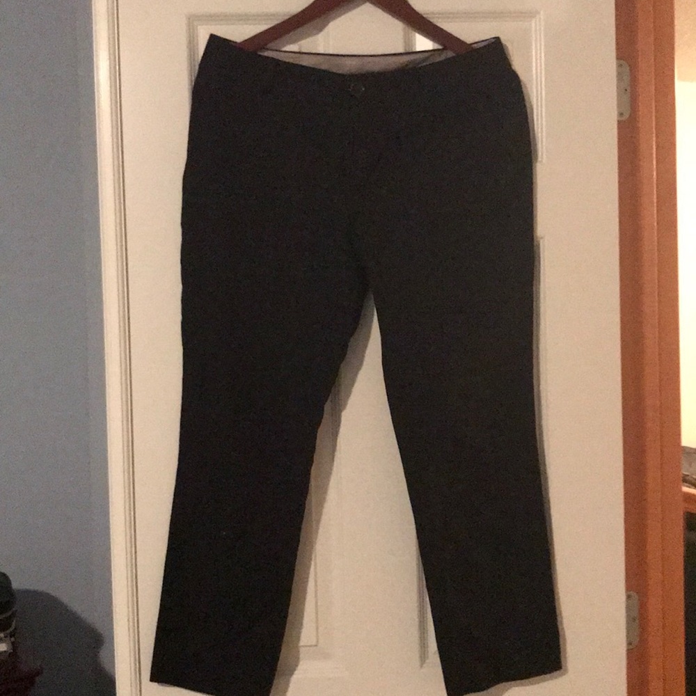 Black Capri pants